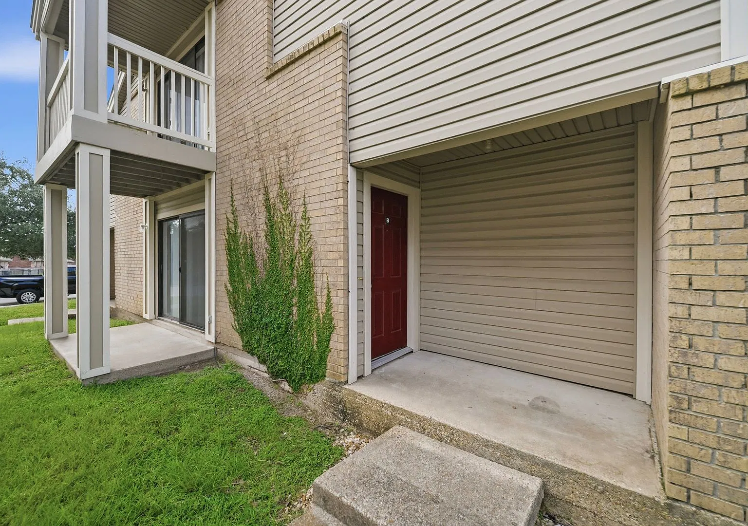 1112 Autumn Cir — Photo 1