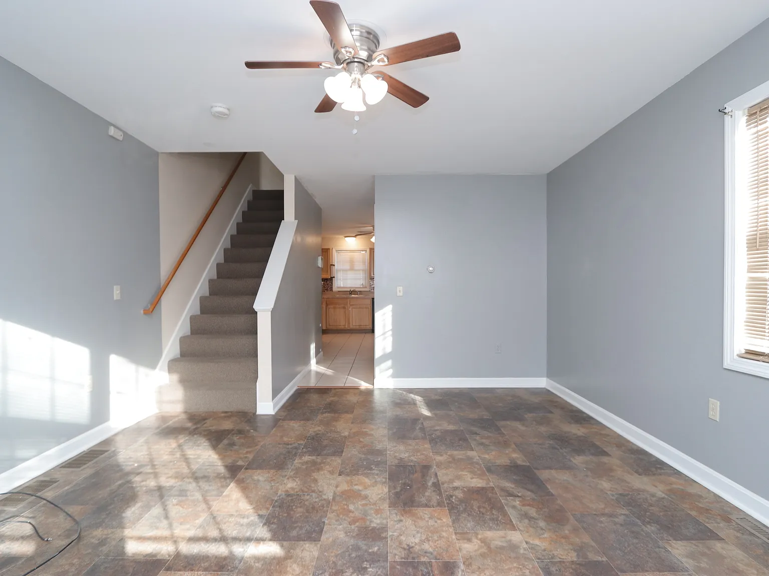 3 bed, 1.5 bath, 1350 sqft, $1,750 — Photo 3