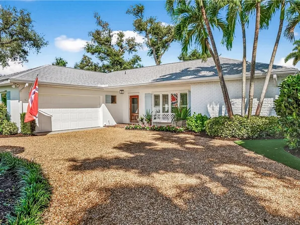 555 Honeysuckle Ln, Vero Beach, FL 32963