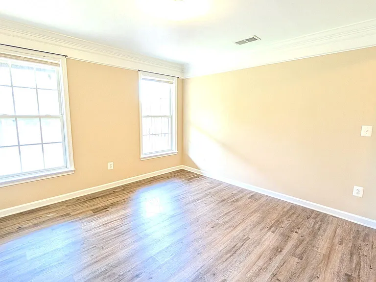211 Shirley Sq SE — Photo 48