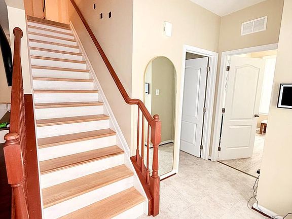 5th image of 107 Jacobia Dr