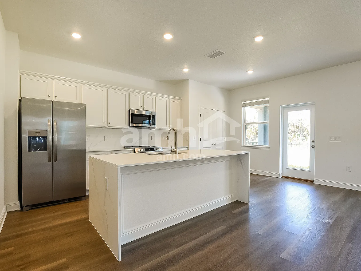 4 bed, 2.5 bath, 1977 sqft, $2,765 — Photo 4