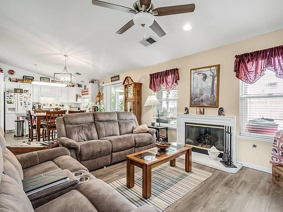 3rd image of 504 Julia Court
