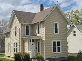 317 N Locust St, Sycamore, IL 60178