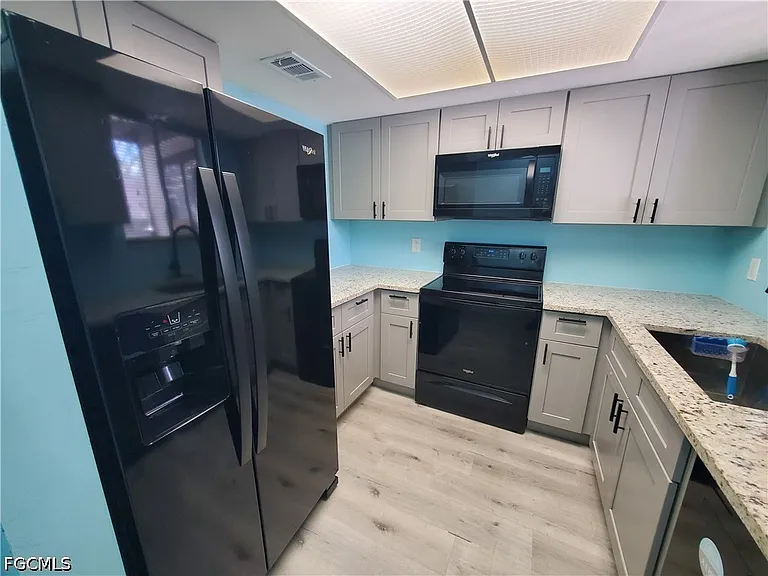 1055 Palm Ave #214 — Photo 7