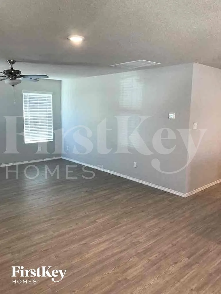 3 bed, 2.0 bath, 1440 sqft, $1,800 — Photo 4
