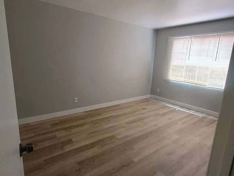 5010 N 41st Ave — Photo 4