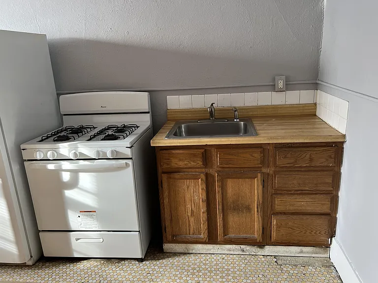 2500 Kingman Blvd — Photo 3