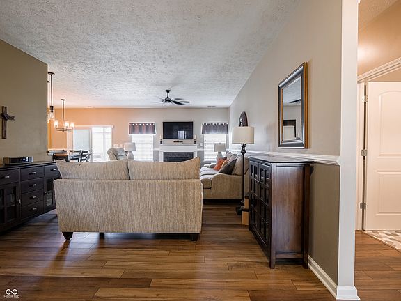 4th image of 4631 Belair Cir