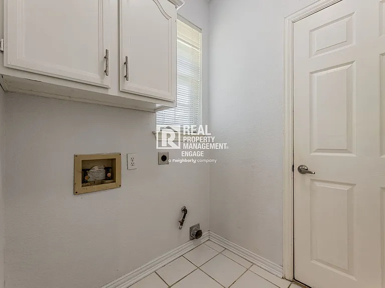 8817 Pocono Dr — Photo 17