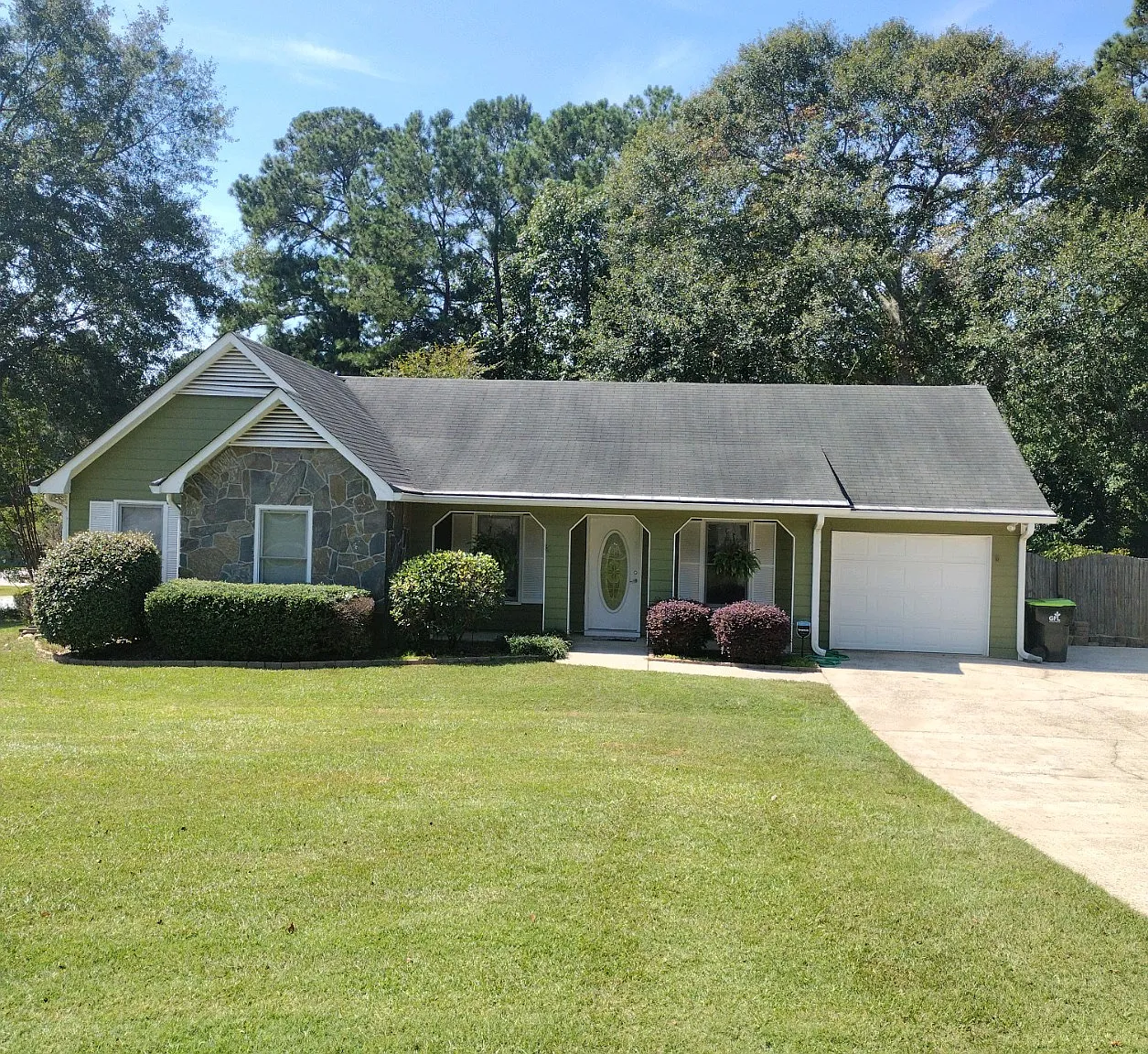110 Linden Ln — Photo 1