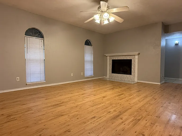 949 Middle Cove Dr — Photo 4