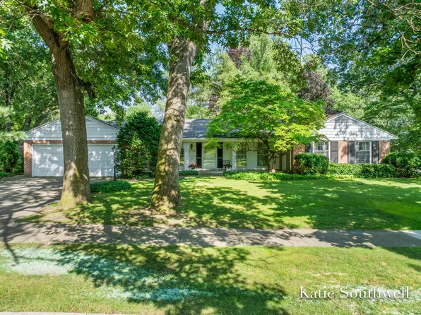 970 Santa Barbara Dr SE, East Grand Rapids, MI 49506