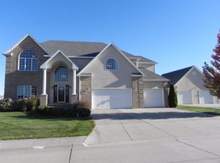 4112 Sandalwood Dr, Grand Island, NE 68803