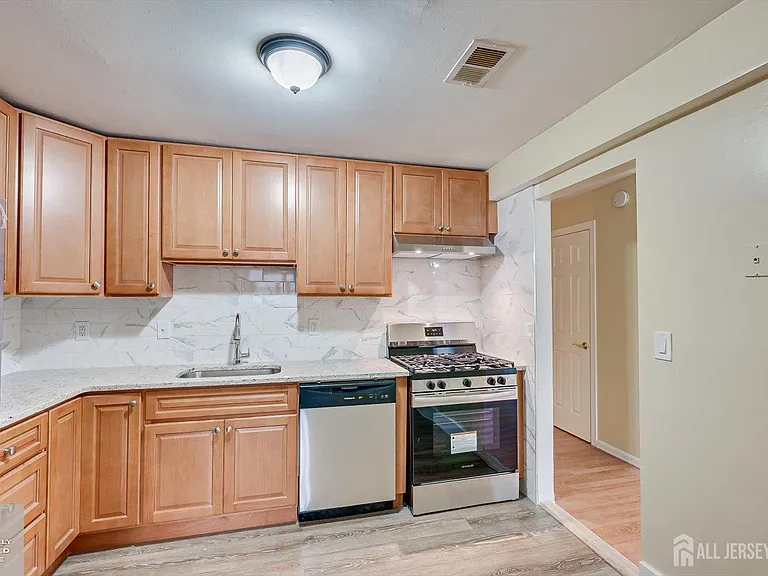 434 College Dr — Photo 8