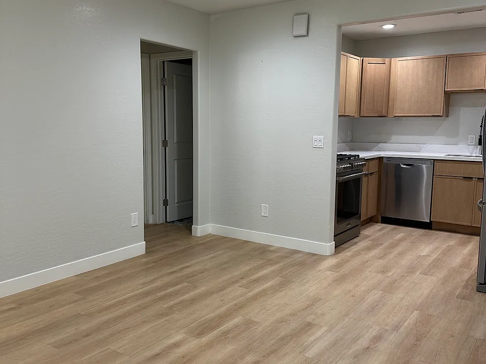 735 W Coolidge St #2
