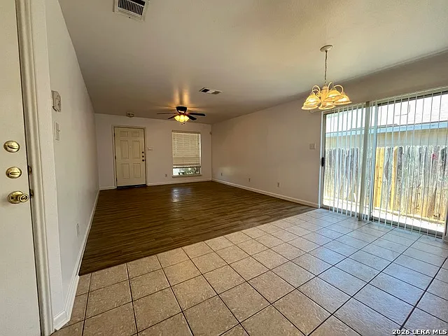 3 bed, 2.0 bath, 1099 sqft, $1,550 — Photo 3