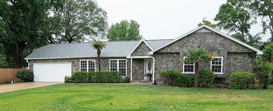 1st image of 1901 Conway Dr