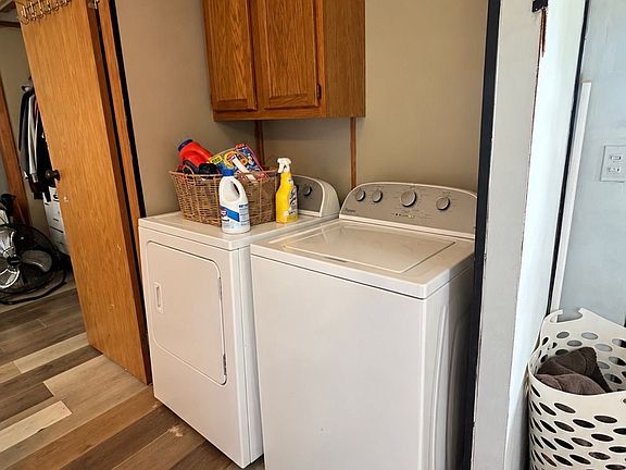 4th image of 1062 Yale St