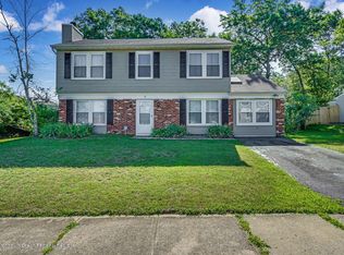 4 Sextant Dr, Barnegat, NJ 08005