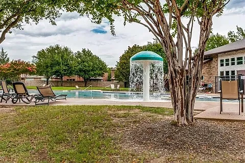 2700 Thorncreek Ln — Photo 35