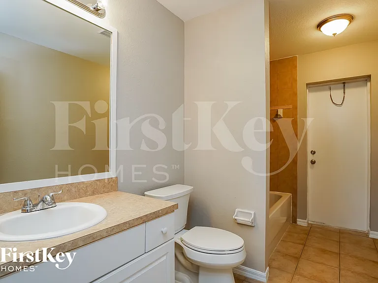 1722 NW 15th St — Photo 14