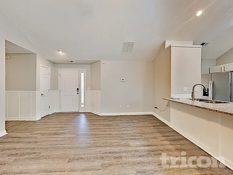 312 Reisling Dr — Photo 2