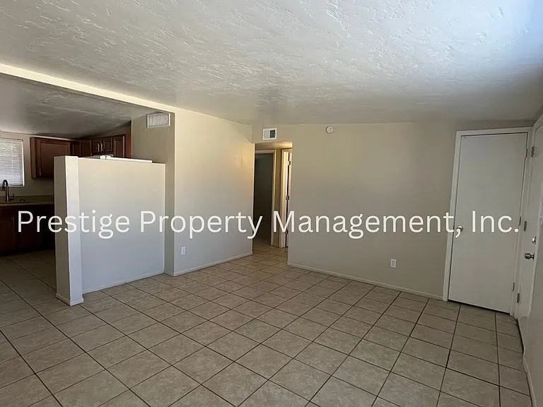 2302-2312 N Ralph Ave — Photo 27