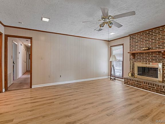 3rd image of 1347 Tudor Dr