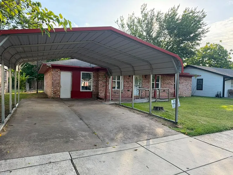 317 Pecan St — Photo 2