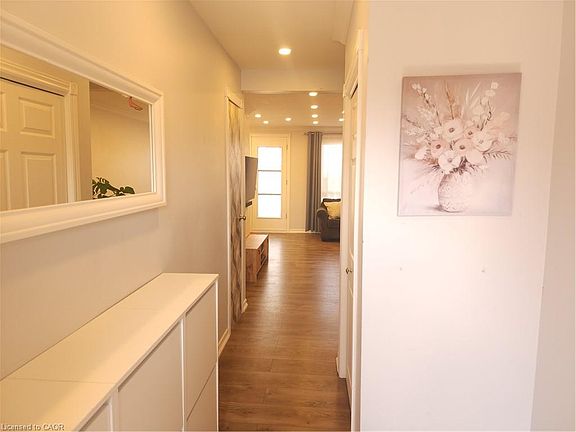 4th image of 899 Stone Church Rd E #8