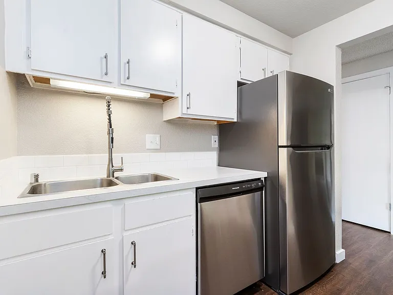 Woodridge Apartments — Photo 22