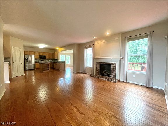 5th image of 35734 Bentley Dr