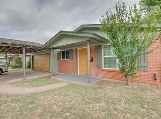 933 NW 27th St, Moore, OK 73160