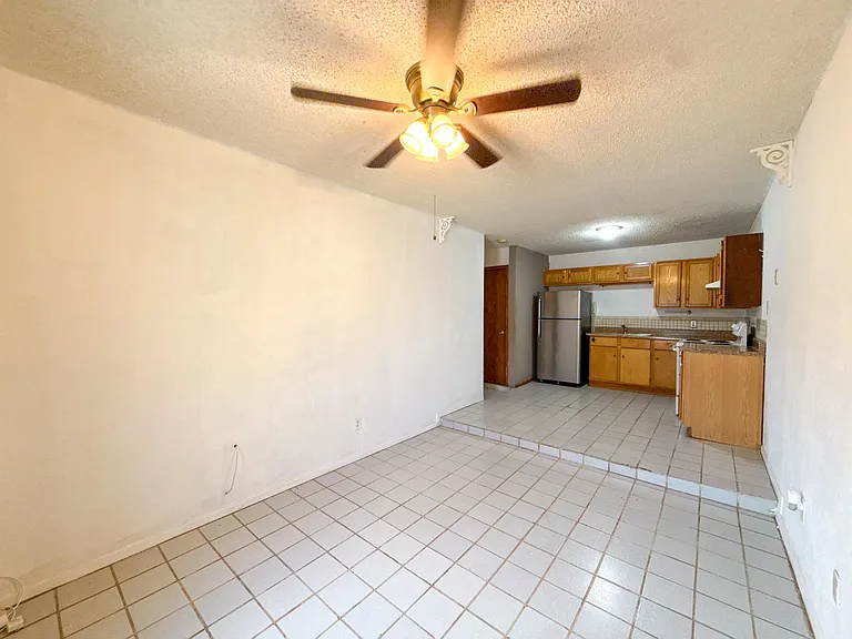 106 Florida St — Photo 2