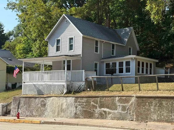 351 Wisconsin Ave, East Dubuque, IL 61025