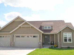 823 Shooting Star Cir, Deforest, WI 53532