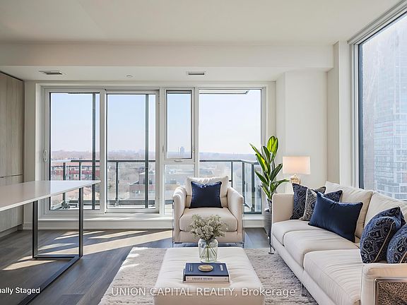 4th image of 130 River St #902