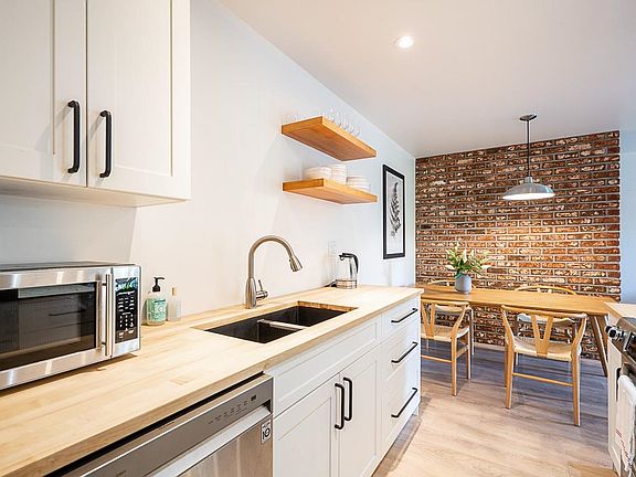 3rd image of 1103 Howie Ave #201