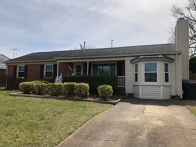 3 bed, 1364 sqft, $2,200 — Photo 2