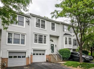 10 Cherryhurst Ln, Bridgeville, PA 15017