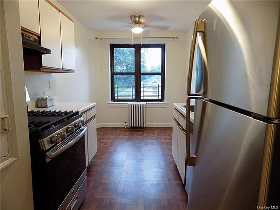 2nd image of 240 Alpine Pl APT 3A