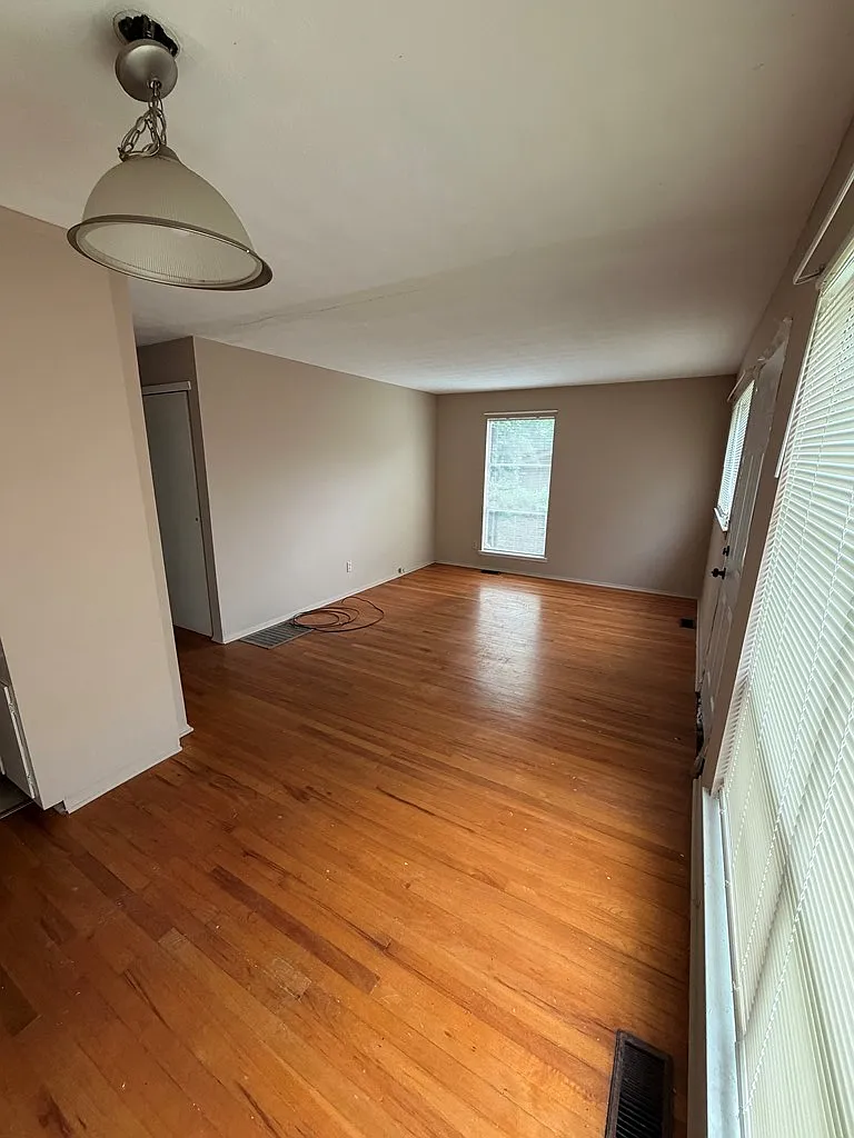 3 bed, 1332 sqft, $975 — Photo 3