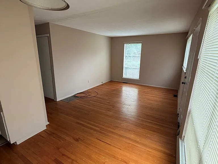 3227 Urban Ave — Photo 3