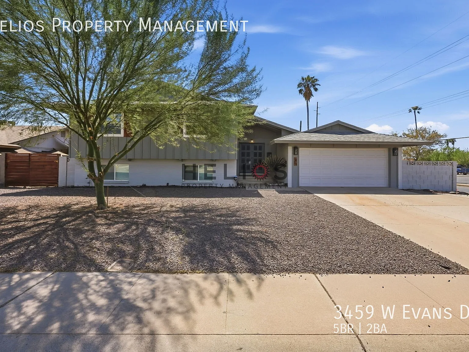 5-Bedroom Phoenix Home with Sparkling Pool — Photo 2