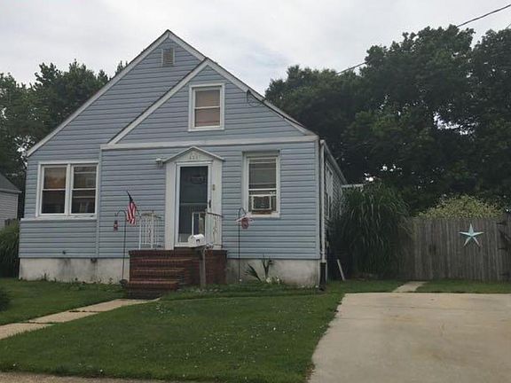 5th image of 428 Margaret Ave