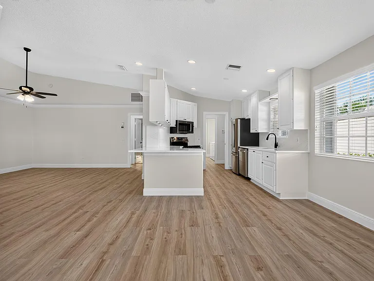 3546 SE Glacier Ter — Photo 15