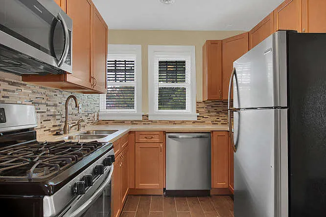 (242) 7156-58 Tulane Ave — Photo 4
