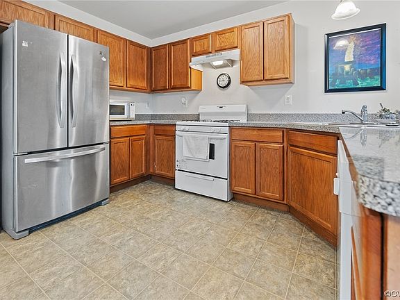 3rd image of 22512 Sorrell Ln