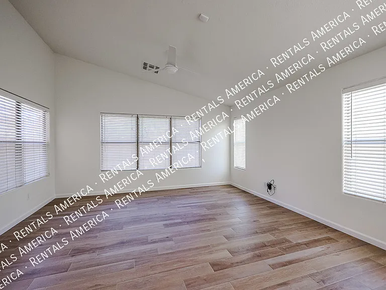 2276 S Bahama Dr — Photo 6